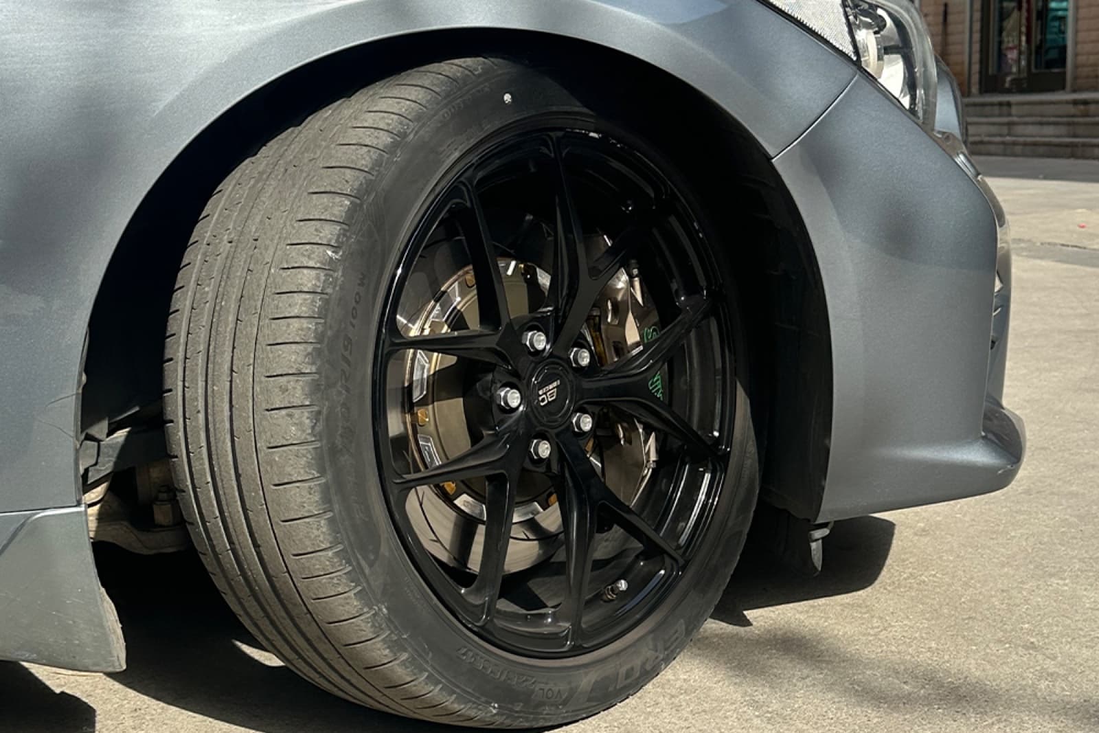 Infiniti Q50 — Комплект по кругу: 6-поршневой S67A + задний S47R · диски 380 мм — фото 4