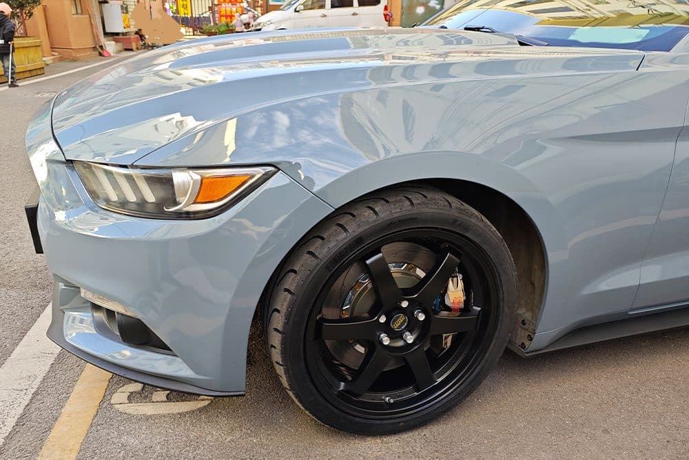 Ford Mustang — тормозной комплект SAVANINI