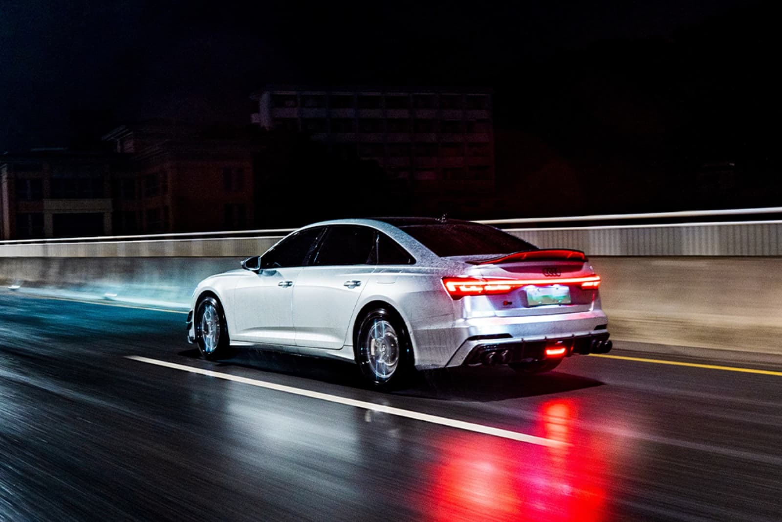 Audi A6L — Комплект по кругу: 12-поршневой S1200 + задний EPB S47AAR · диски 380 мм — фото 3