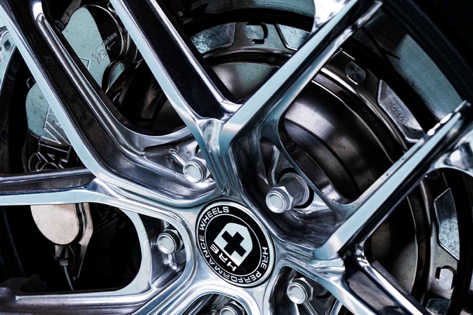 Audi A6L — Комплект по кругу: 12-поршневой S1200 + задний EPB S47AAR · диски 380 мм — фото 5