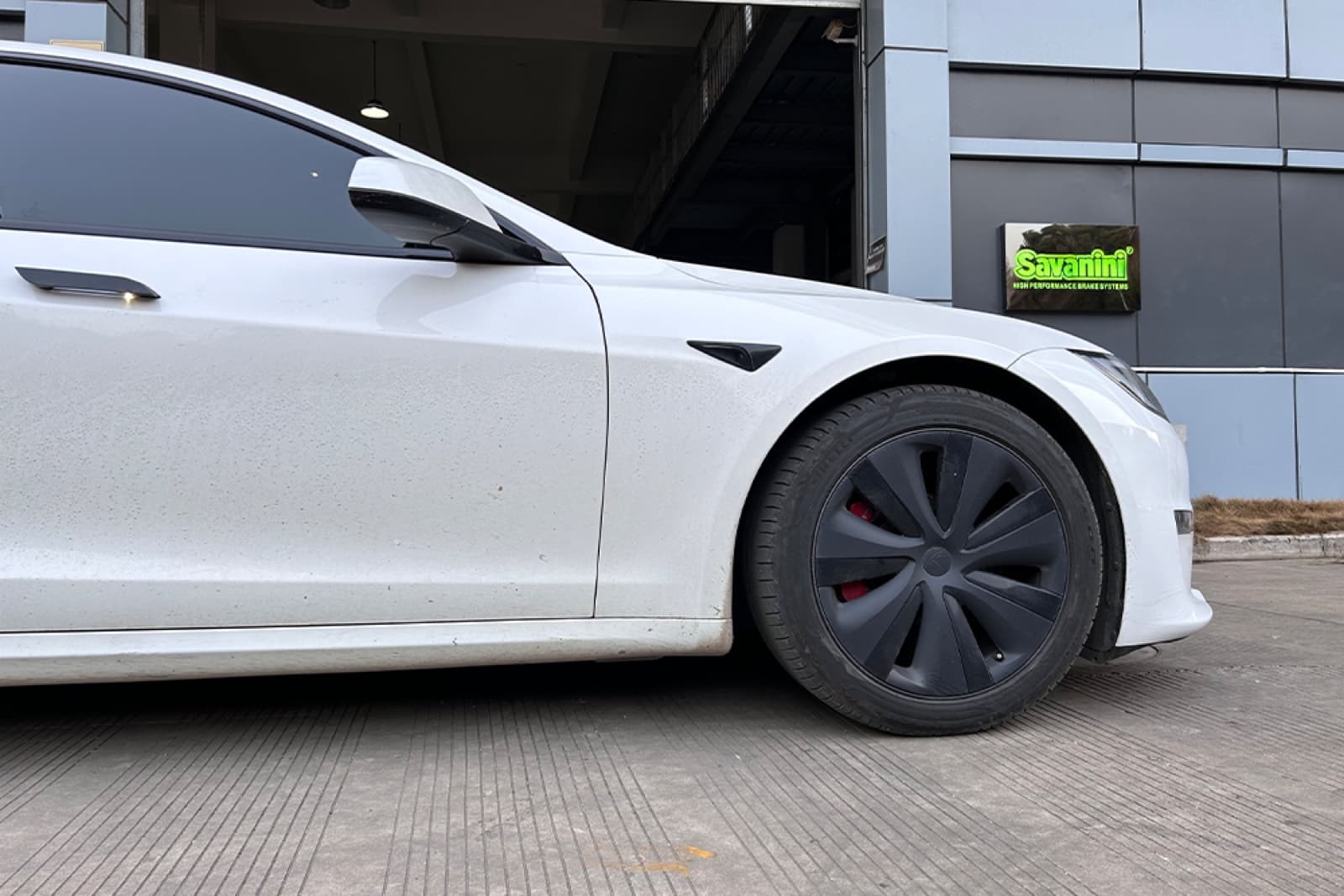 Tesla Model S Plaid — Комплект по кругу: кованый моноблок R680A + задний EPB S47AAR · диски 380 мм