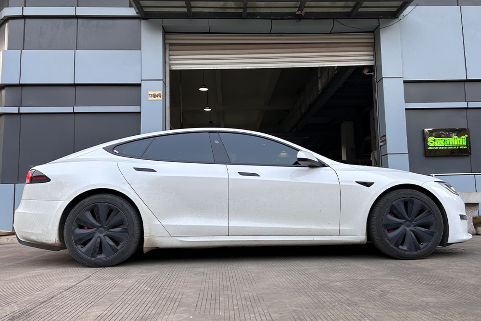 Tesla Model S Plaid — Комплект по кругу: кованый моноблок R680A + задний EPB S47AAR · диски 380 мм — фото 2