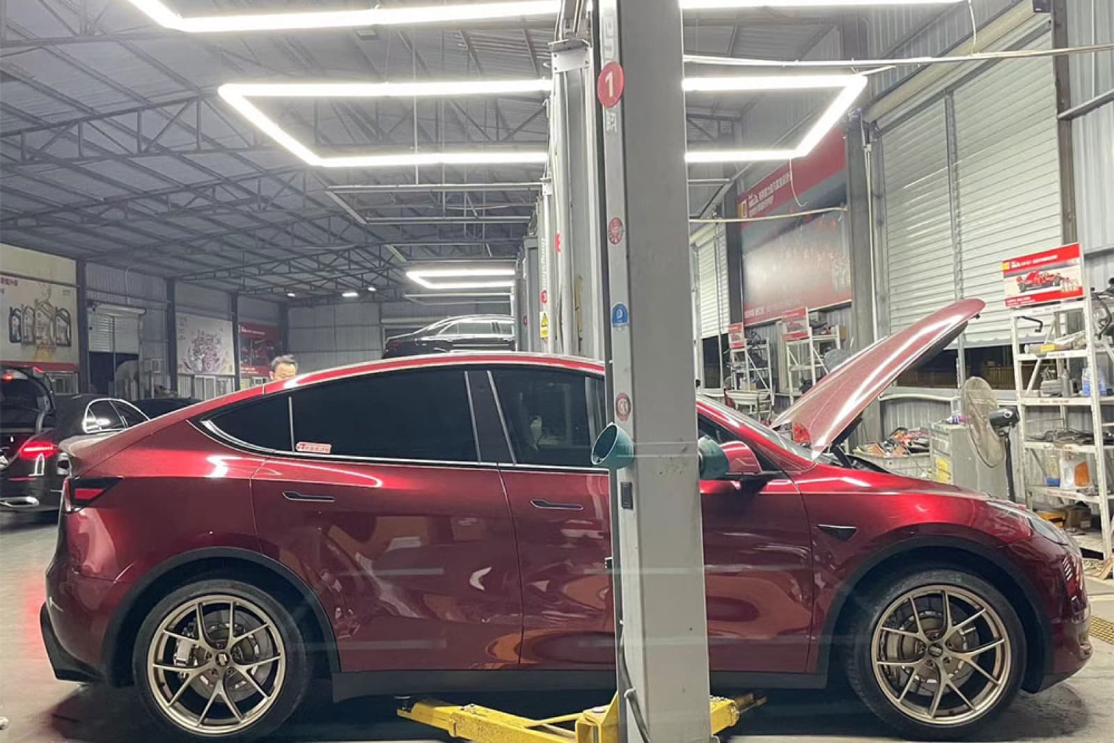 Tesla Model Y — Комплект по кругу: 6-поршневой S67A + задний EPB S47AAR · диски 380 мм