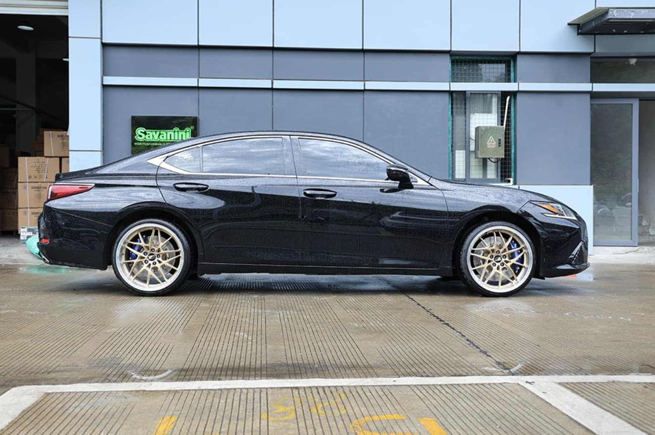 Lexus ES — тормозной комплект SAVANINI
