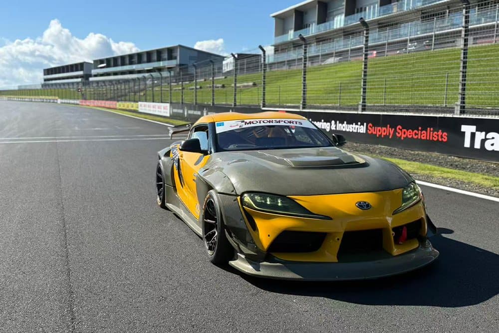 Трековая Toyota GR Supra на тормозах SAVANINI выходит на прямую