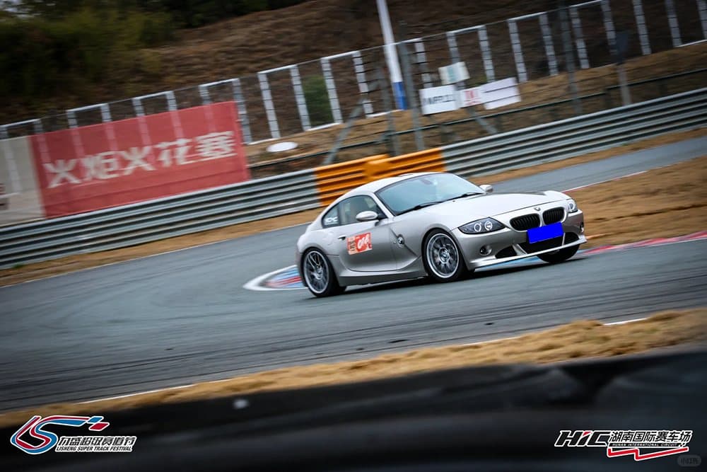 BMW Z4 Coupe — тормоза SAVANINI S66A · диски 355 мм — фото 2